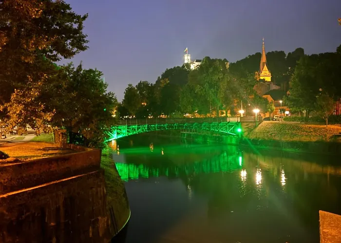 Enchanting Eipprova شقة